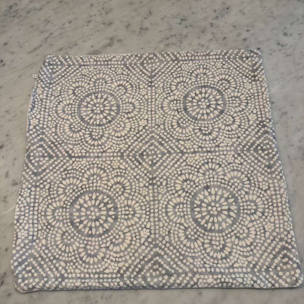 Pottery Barn Blue Ivory Medallion Dotted Woven 22" Square Pillow Covers Set of 2 - Picture 3 of 10